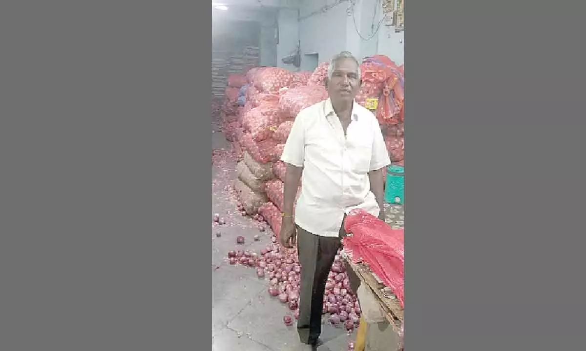Farmers in tears as onion prices plunge