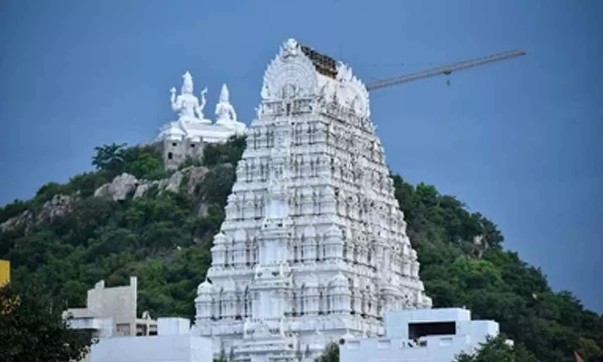 Srikalahasti decked up for Maha Shivaratri