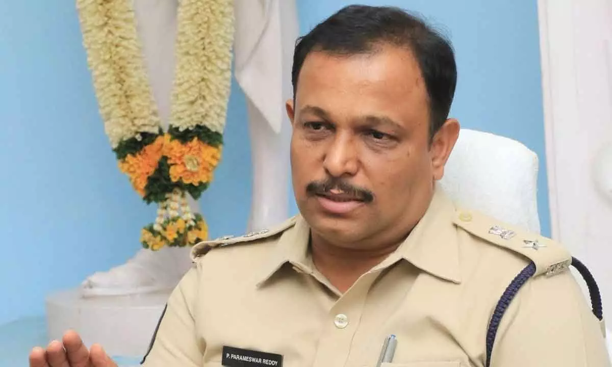 Superintendent of Police P Parameswar Reddy speaking to the media persons over the arrangements for the SI test to be held on February 19, in Tirupati on Friday