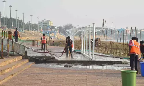 3 lakh expected to take dip at Rajahmundry