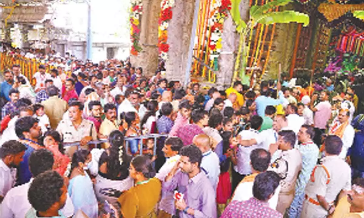 Srikalahasti temple reverberates with chants of Om Namah Sivaya