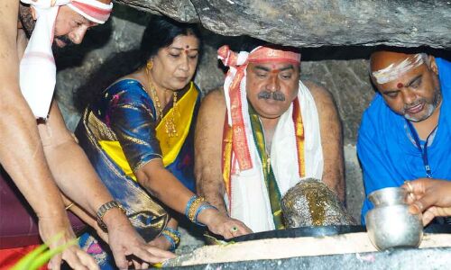 Shaivite temples abuzz with devotees