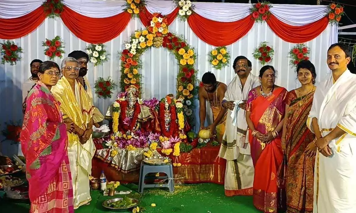 Former Minister Sidda Raghava Rao and his family members participating in Nagareswara Swamy Kalyanam at Harihara Kshetram in Chimakurthy on Sunday