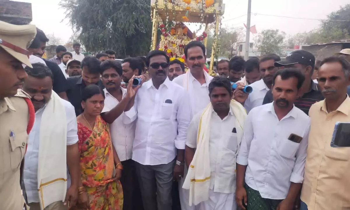 Minister for Transport Puvvada Ajay Kumar participating the ‘Pallaki Seva’ programme at Kotapadu village temple on Sunday