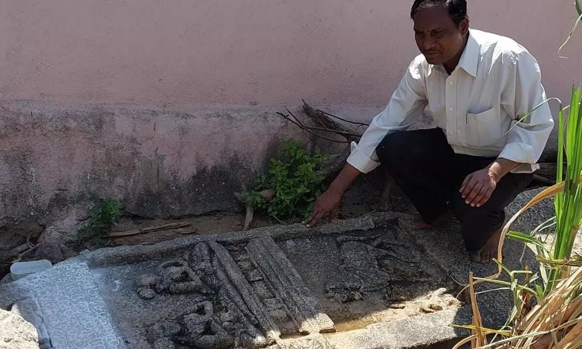 Historic researcher MyNaa Swamy reading Hero stone inscription at Vanavolu village in Sathya Sai district