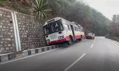 Andhra Pradesh: Bus hits a wall on second Ghar road in Tirumala, no casualties