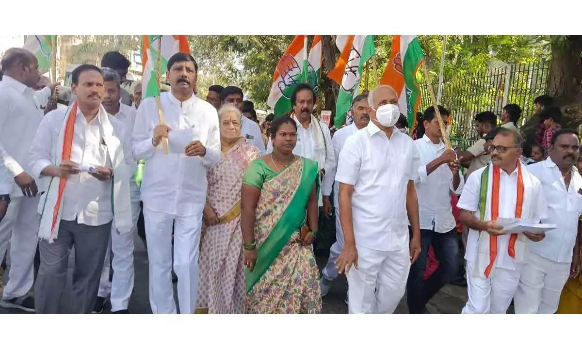 APCC president G Rudra Raju, former MP Chinta Mohan and other Congress leaders taking part in a rally in Tirupati on Monday