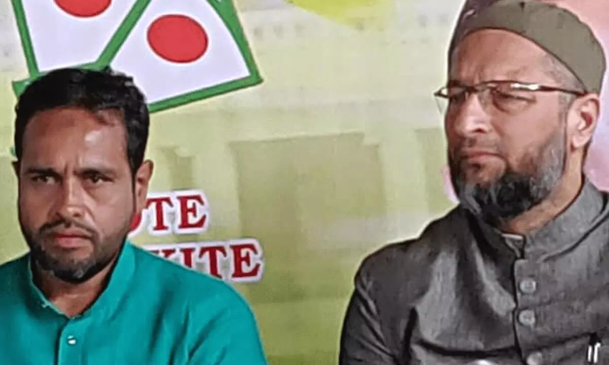 Asaduddin Owaisi (Right) and Mirza Rahmat Baig (Left)