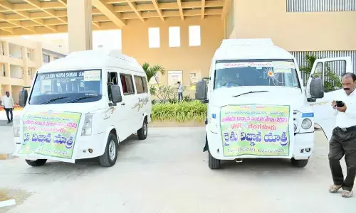 DC flags off farmers bus