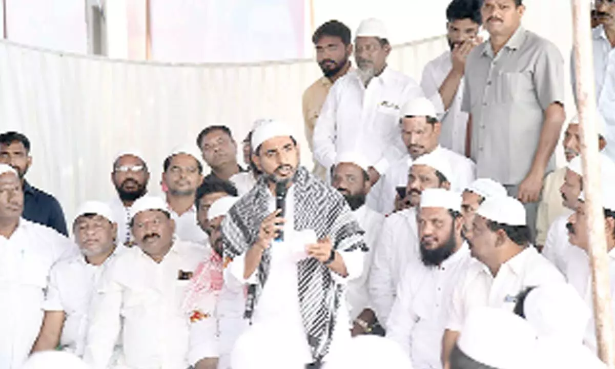 TDP national general secretary Nara Lokesh speaking to the representatives of Muslim community in Srikalahasti on Tuesday