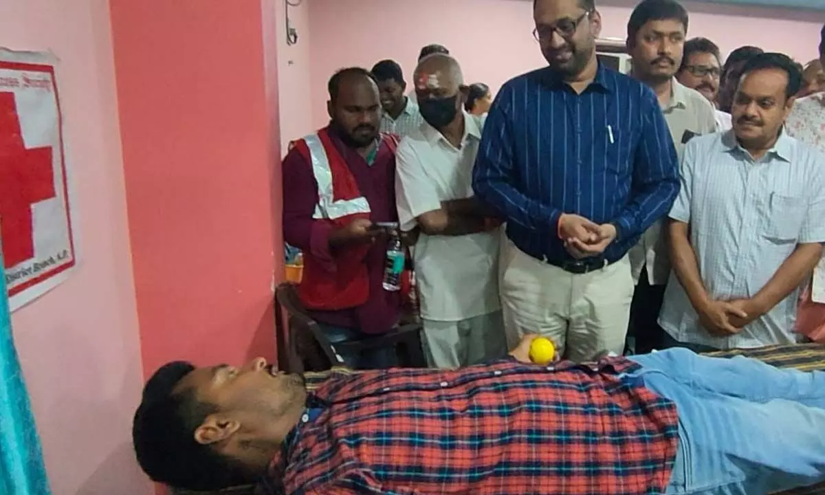 Collector Shrikesh B Lathkar appreciating a blood donor in Srikakulam on Wednesday