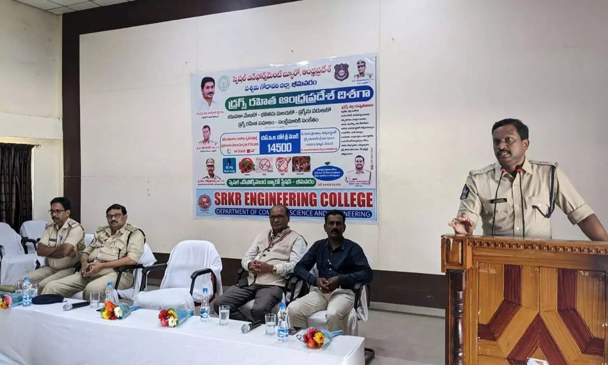 SEB Additional SP Ravi Kumar addressing the students of SRKR Engineering College in Bhimavaram on Wednesday