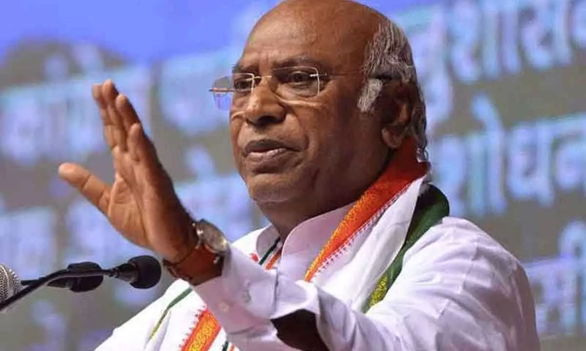 Cong-led alliance will form  govt at Centre: Kharge
