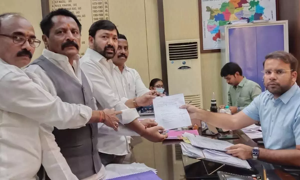 Munagala files papers for Seema MLC Graduates’ constituency