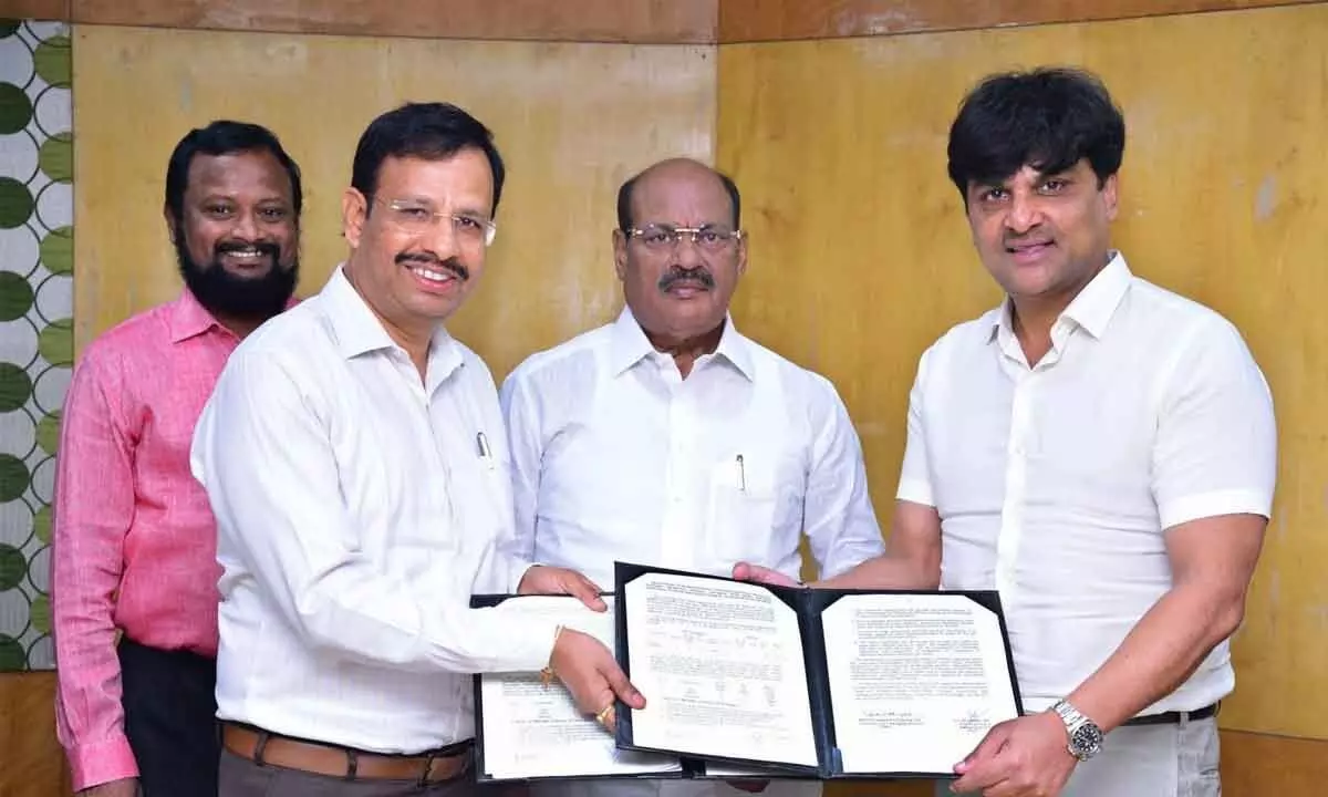 TSRTC signs inks agreement with OSRTC to ramp up bus services