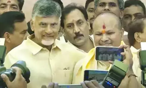 Kanna Lakshminarayana joins TDP at Mangalagiri office, Naidu welcomes him