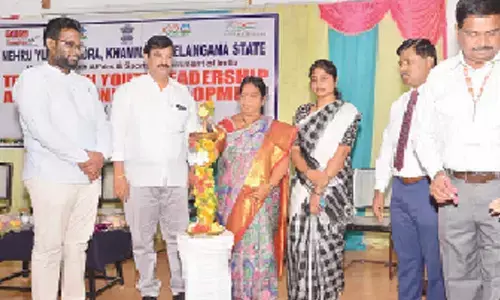 Mayor P Neeraja launching  the NYK leadership programme at SBIT College in Khammam on Thursday.