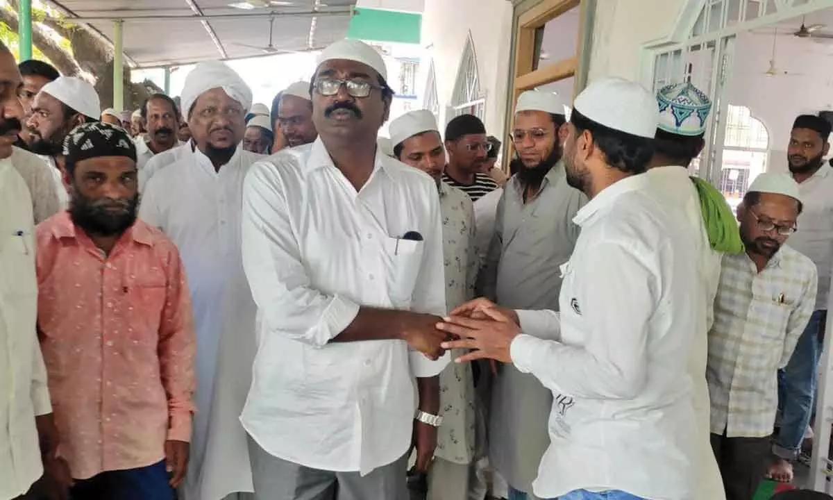 Minister for Transport Puvvada Ajay Kumar interacting with Muslim people at Jama Masjid in Khammam on Friday