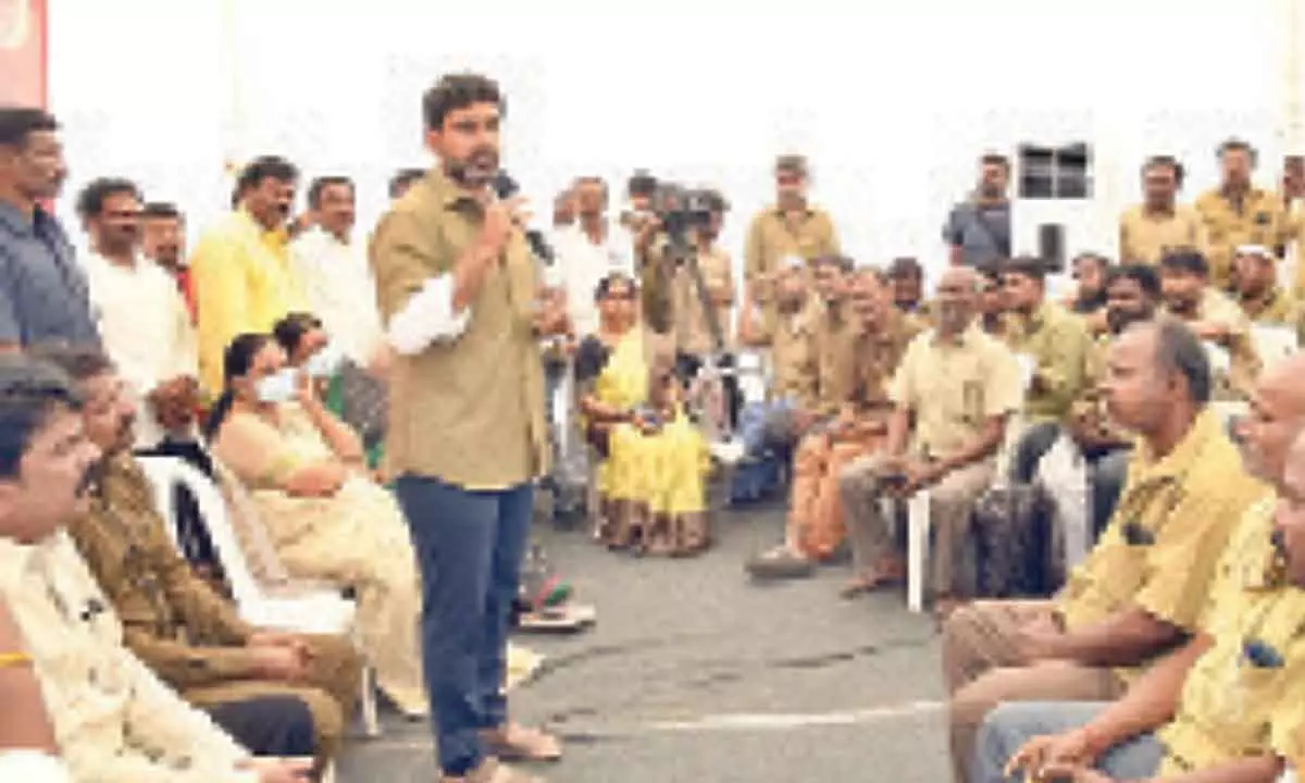 Clad in auto-driver’s uniform, TDP national general secretary Nara Lokesh addressing the drivers in Tirupati on Friday