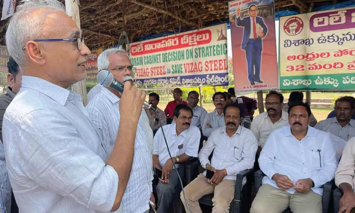 CPM politburo member Raghavulu speaking at a relay hunger strike camp in Visakhapatnam on Friday