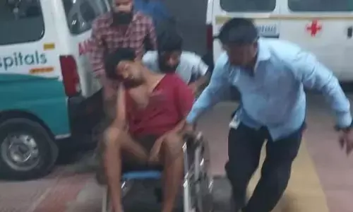 ABVP & SFI students clash in Hyderabad Central University