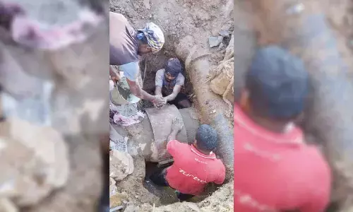 File photo of drinking water pipeline inter-connecting work at Nehru Nagar in Guntur city