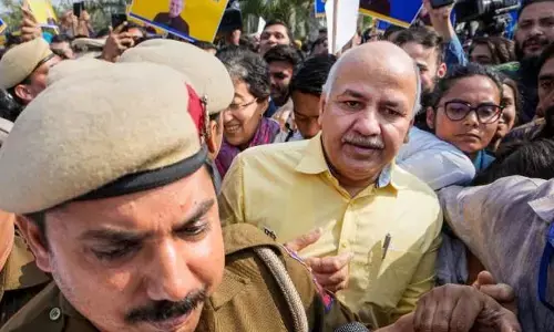 After CBI, Sisodia lands in EDs net