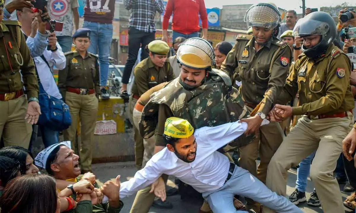 Chaotic scenes in Delhi as AAP supporters hit streets