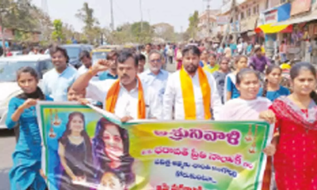 BJP leaders take out protest rally demanding justice for Preethi’s family at Sathupally on Monday in the district.
