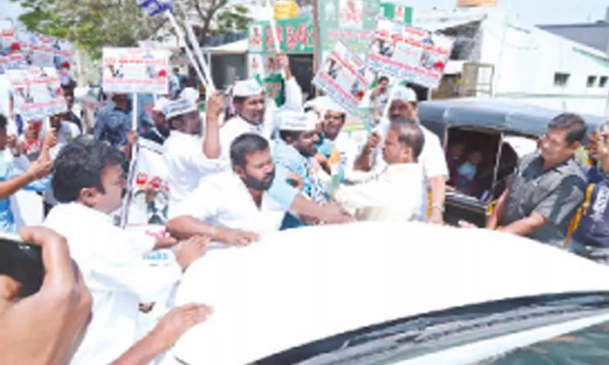 Aam Aadmi Party activists obstructing BJP State president Somu Veerraju’s car during a protest near the BJP office in Tirupati on Monday