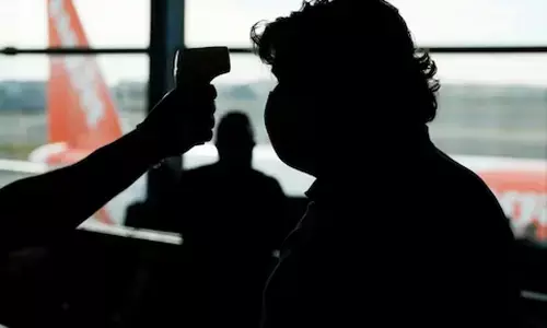 The state police are also given alerts and police are creating awareness among the motorists and general public to maintain Covid safety measures (Photo: Reuters)