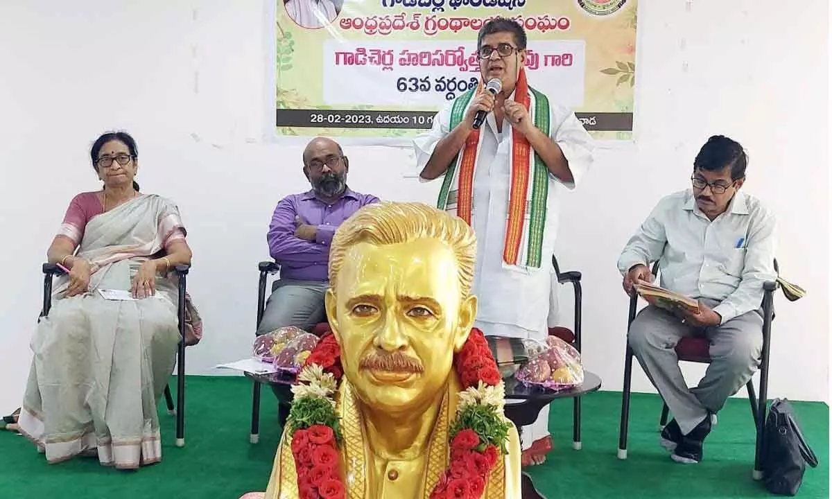 Gadicherla Foundation chairman Kuradi Chandrasekhara Kalkura addressing a meeting organised on the occasion of 63rd death anniversary of freedom fighter Gadicherla Harisarvottama Rao in Vijayawada on Tuesday