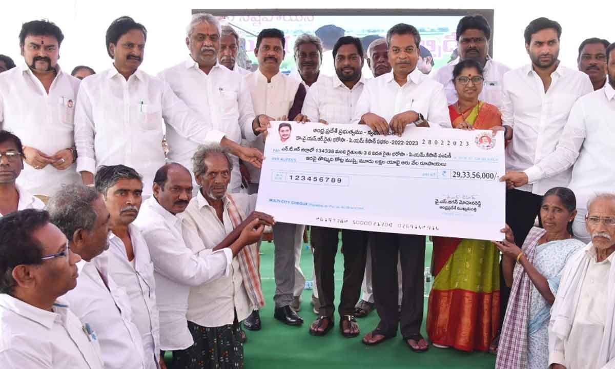 Rythu Bharosa Benefits Handed Over To Farmers