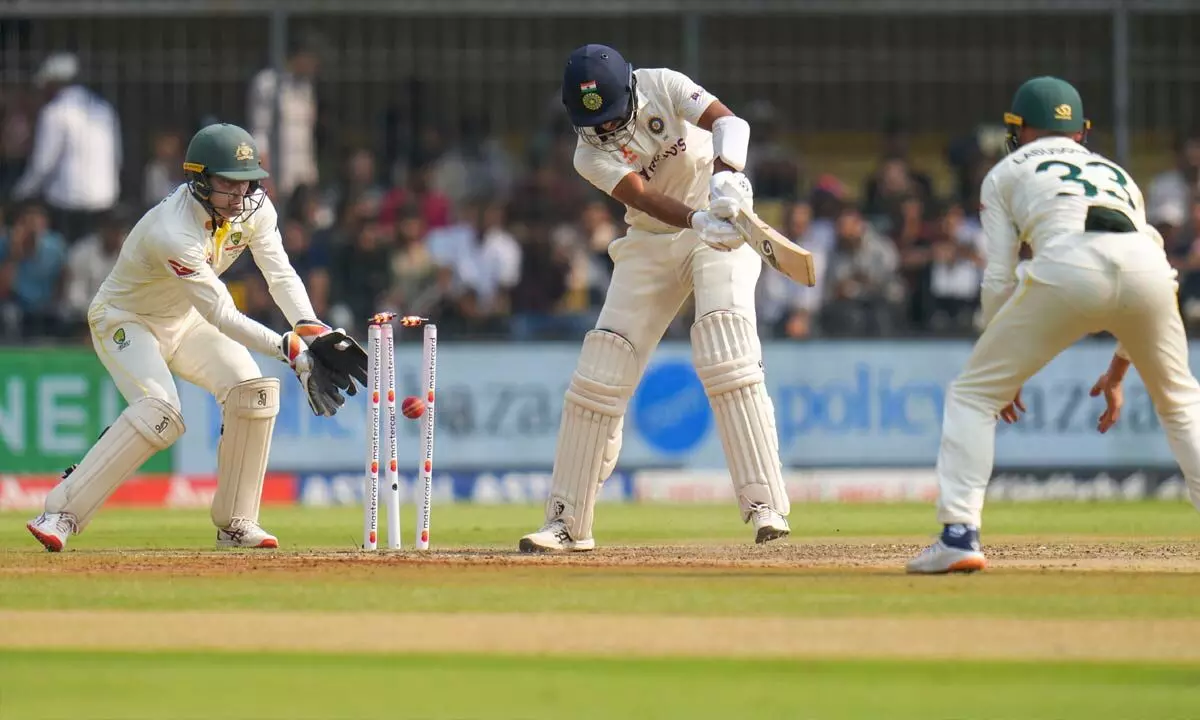 Oz spins India on rank turner