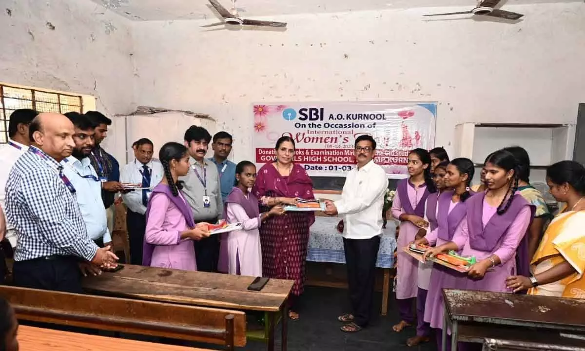 State Bank of India DGM Lekha Menon donating class X exam study materials to the students  of B Camp government girl’s high school in Kurnool on Wednesday