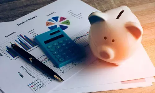 FD Calculator vs SIP Calculator - Know the Similarities and Differences (Source: Shutterstock)