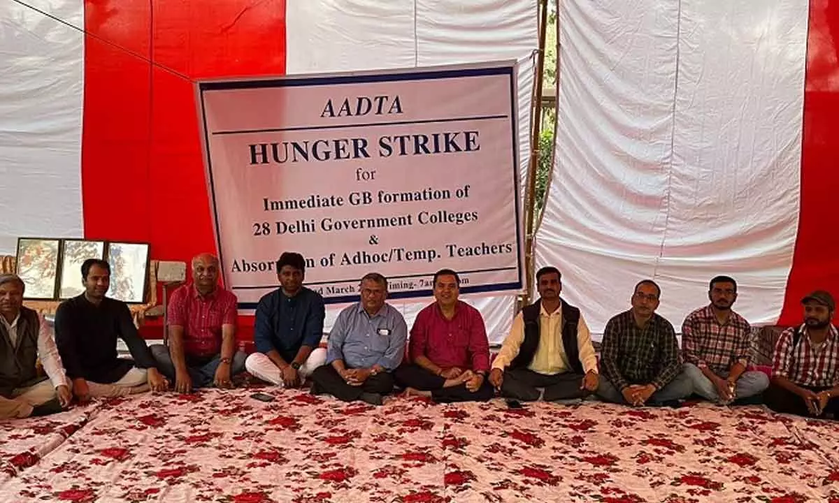 AAPs Teachers Wing holds hunger strike