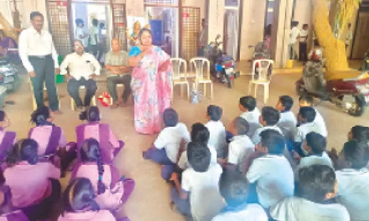 Get inspiration from freedom fighters, students told