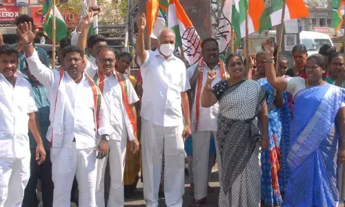 Cong, CPM activists protest LPG price hike