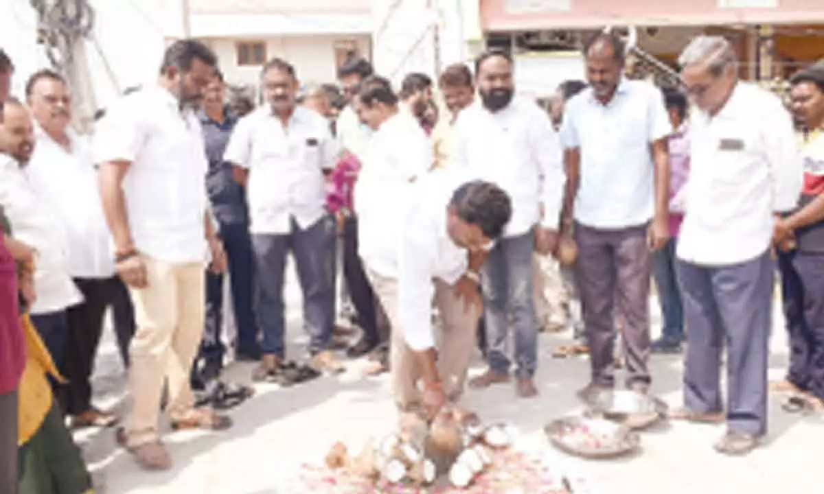 Mayor lays stone for drain works