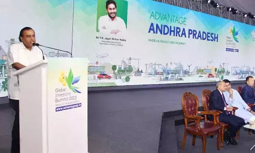 Mukesh Ambani forecasts a bright future for state