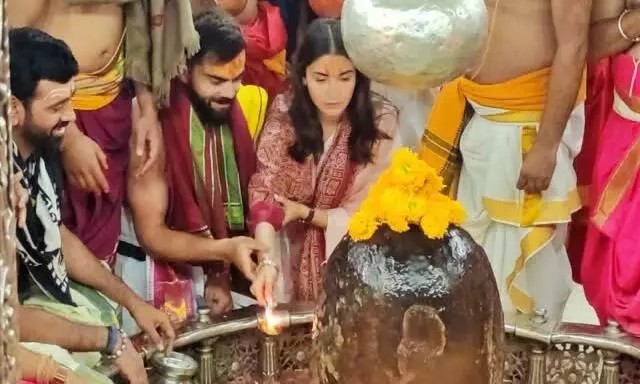 Anushka Sharma and Virat Kohli visit Mahakaleshwar Temple in Ujjain to seek blessings.