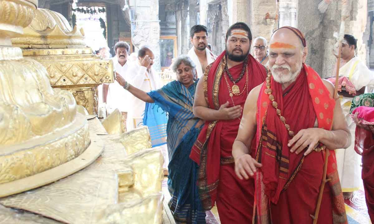 Sarada Peetham seer offers prayers in Tirumala