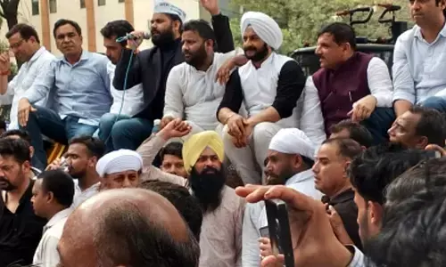 AAP protests outside Rouse Avenue Court against Sisodias arrest