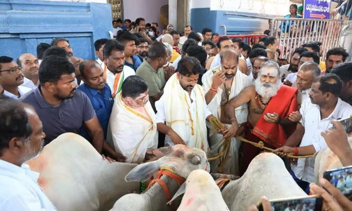 Revanth offers prayers at Vemulawada Temple