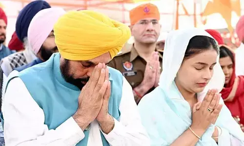 Bhagwant Mann pays obeisance at Takht Sri Kesgarh Sahib