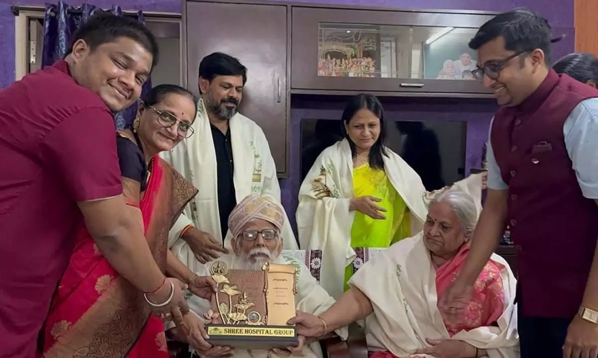The first Principal of TTD Ayurvedic College Dr S P Dixit receiving Vaidyaratna Panditha Gopalacharyulu Vamsa Vaidya award  in Tirupati  on Tuesday
