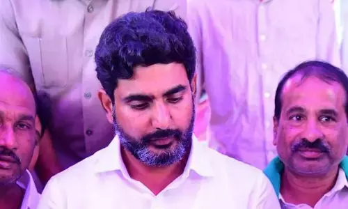 TDP national general secretary Nara Lokesh examining the groundnut crop during an interaction with farmers at Vandlapalle village in Vayalpadu mandal in Annamayya district on Tuesday