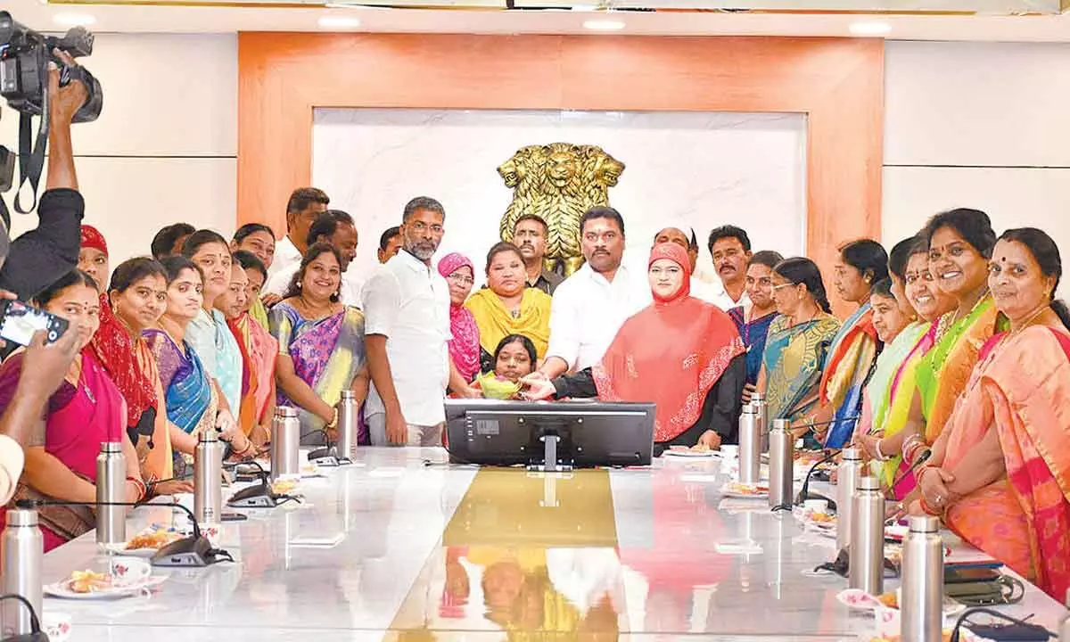 Mayor Kavati Siva Naga Manohar Naidu with ZP Chairperson Henry Christina, Deputy Mayor Sk Sajeela and women corporators in Guntur on Wednesday