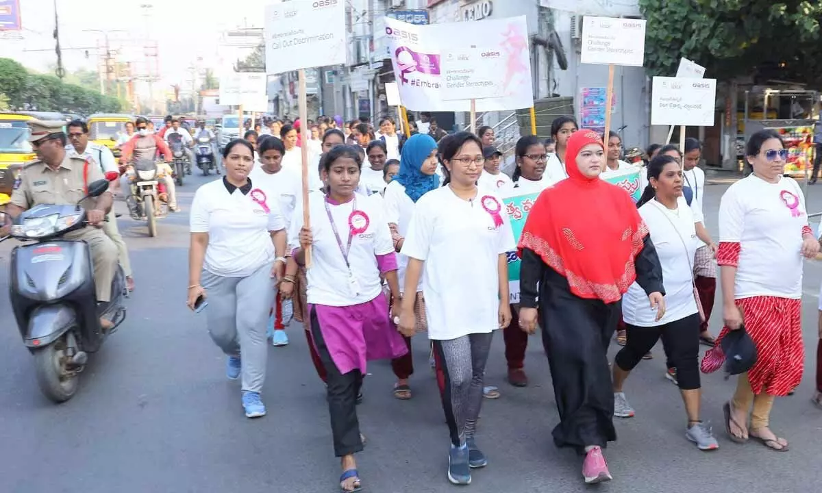 Deputy Mayor Sk Sajeela, Dr V Ramya and women participating in 5-km Walkathon in Guntur on Wednesday on the occasion of International Women’s Day
